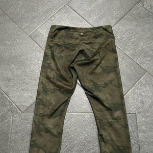 EUC Lululemon Crop Mid Rise Leggings